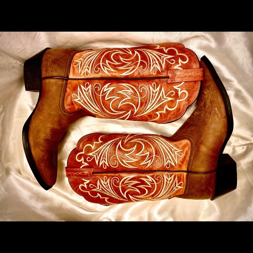 NEW NEVER WORN Rose Coral Heritage Western Cowboy Boots Wmns 6B